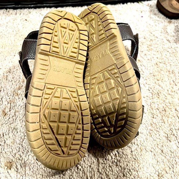 Children’s place sandals - Picture 3 of 3